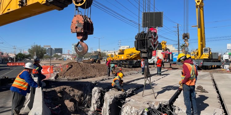 Anuncia Toño Astiazarán dobles turnos laborales en construcción de puente a desnivel Colosio y Solidaridad