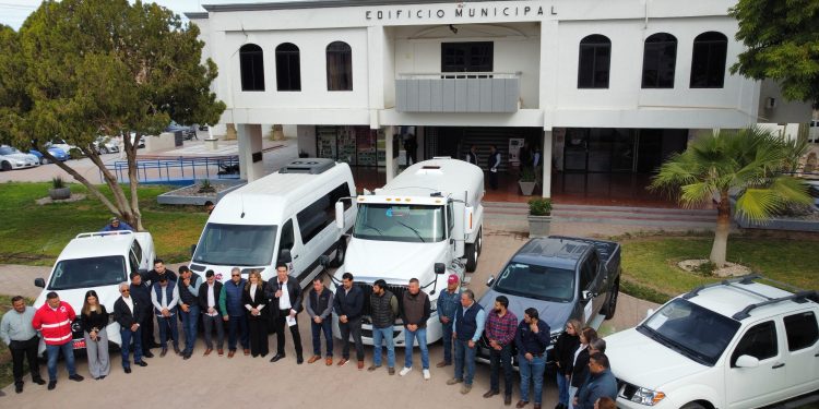 Buen trabajo del “El Cubano” entrego 6 vehículos nuevos para obras y servicios públicos