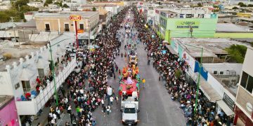Gran éxito el primer desfile de comparsas y carros alegóricos del Carnaval Guaymas 2025 ¡La fiesta es nuestra!
