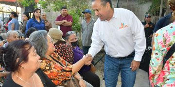 Atiende directamente Toño Astiazarán a ciudadanos en La Victoria