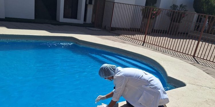Refuerza Gobierno de Sonora monitoreo sanitario en playas y albercas