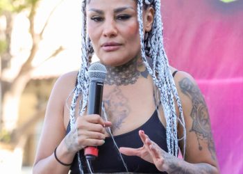 Presenta Mariana “La Barby” Juárez la conferencia “Cree en ti”.