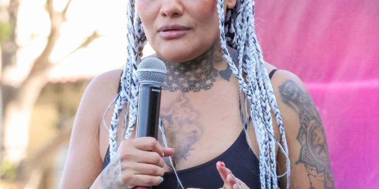 Presenta Mariana “La Barby” Juárez la conferencia “Cree en ti”.