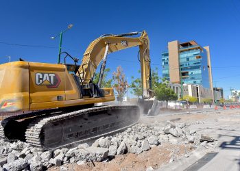 Avanzan trabajos de paso a desnivel de Colosio y Solidaridad, renuevan tubería de drenaje