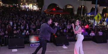 Con gran éxito se vivió el Paseo de las Luces y la presentación de Octubre Doce este fin de semana en Caborca