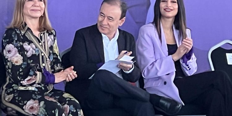 Gobernador Durazo oferta más de mil empleos para mujeres en la Feria Nacional 2025