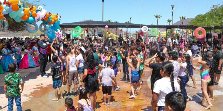 Festeja Sistema DIF a niñas y niños de Guaymas