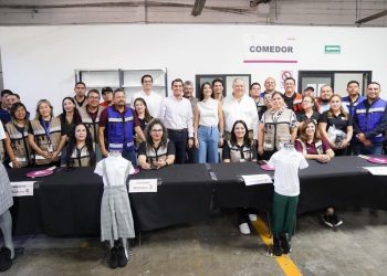 Gobernador Durazo inicia entrega de uniformes gratuitos a partir del 20 de mayo