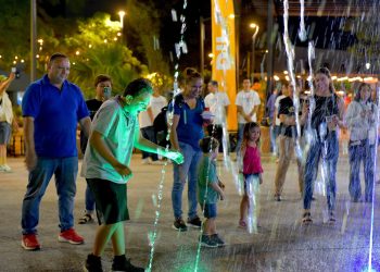 Disfrutan Hermosillenses la renovación del Jardín Juárez con nuevas áreas para convivir