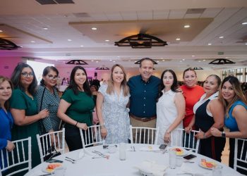 Reconocen Toño Astiazarán y Patty Ruibal labor de servidoras públicas para la ciudadanía