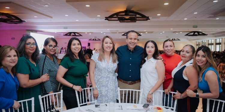 Reconocen Toño Astiazarán y Patty Ruibal labor de servidoras públicas para la ciudadanía