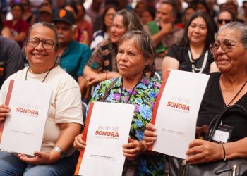 Entrega Gobernador Durazo escrituras a 250 familias de Hermosillo para garantizar certeza patrimonial