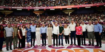 Gobernador Durazo cumple al beneficiar a más de 10 mil universitarios con becas académicas