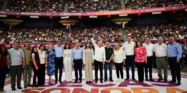 Gobernador Durazo cumple al beneficiar a más de 10 mil universitarios con becas académicas