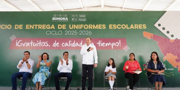 Con entrega de uniformes gratuitos, Gobernador Durazo convierte a Sonora en modelo nacional de educación
