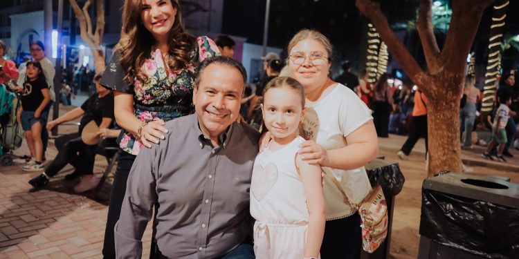 Conviven Toño Astiazarán y Patty Ruibal con familias en Fiestas del Pitic 2025