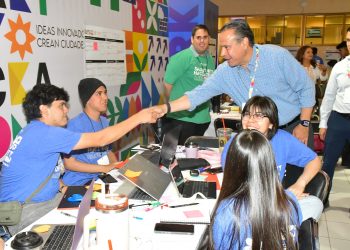 Integra Toño Astiazarán a jóvenes en Hackaton 2025 para modernizar Hermosillo con innovación