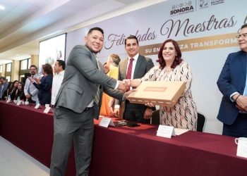 Reconoce Gobernador Durazo vocación transformadora de las maestras y los maestros: Froylán Gámez