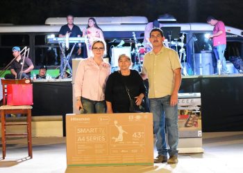 DIF Caborca festeja a las mamás en la Y Griega con música, regalos y un gran ambiente