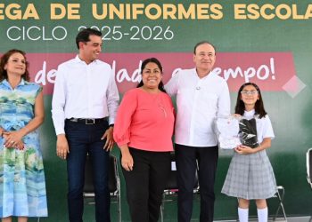 Gobernador Durazo garantiza entrega de uniformes gratuitos a todos los estudiantes antes de iniciar próximo ciclo