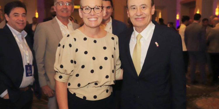 Inauguran Gobernador Durazo y Gobernadora Hobbs cumbre Sonora-Estados Unidos, Arizona-México en Phoenix