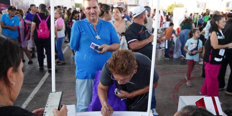 Gobernador Durazo cumple a familias hermosillenses; jornada gratuita de “Sonora Atiende” llega a la Nuevo Hermosillo