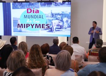 Reconoce el Ayuntamiento de Caborca a empresas con más de 50, 60 y 70 años de servicio