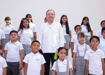 Compromiso cumplido: Gobernador Durazo avanza con entrega de uniformes gratuitos en 67 municipios