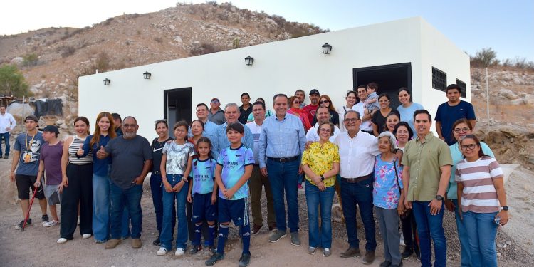 Entrega Toño Astiazarán primera etapa de Centro Comunitario Las Lomas en beneficio de vecinos del sector