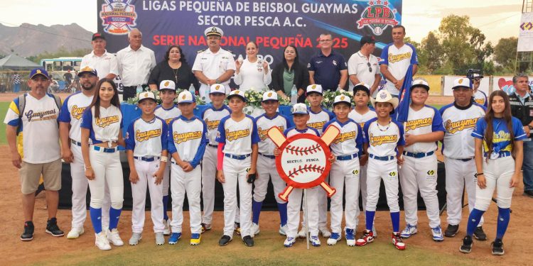 Participa la doctora Karla Córdova González en la inauguración del Torneo Nacional de Ligas Pequeñas, categoría 11-12