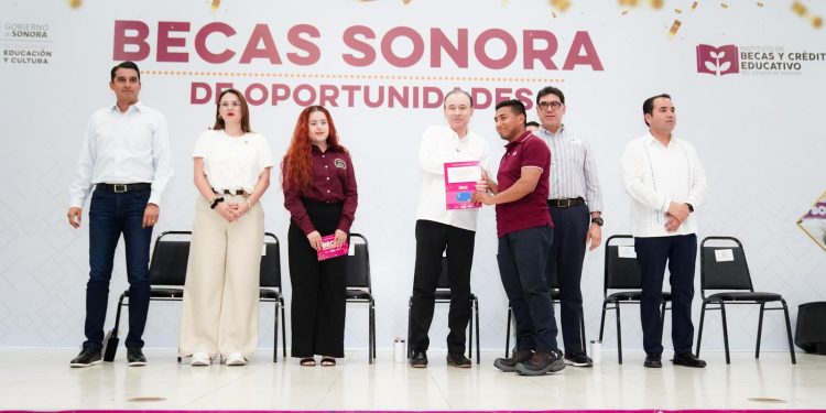 Gobernador Durazo impulsa la transformación de Nogales con más de mil becas universitarias y modernización carretera