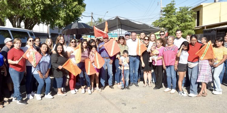 Arranca Toño Astiazarán pavimentación en tramo de la calle Sóstenes Rocha
