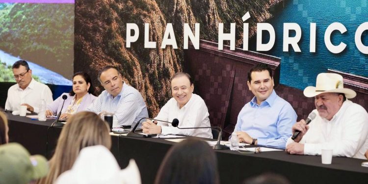 Garantiza Gobernador Durazo suministro equitativo de agua en comunidades con Plan Integral Río Sonora