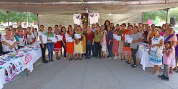 Concluye Ayuntamiento de Guaymas curso de bordado en Vícam