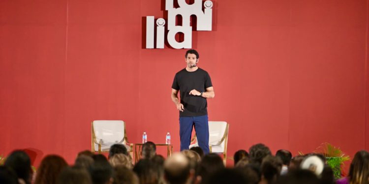 Cierra con gran éxito el Tercer Congreso de la Familia con la conferencia “Tácticas de Crack” de Oso Trava