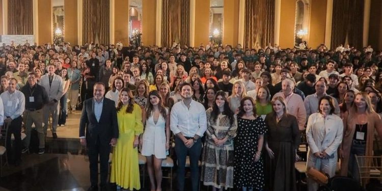 AsisteToño Astiazarán y Patricia Ruibal inauguran el Tercer Congreso de la Familia