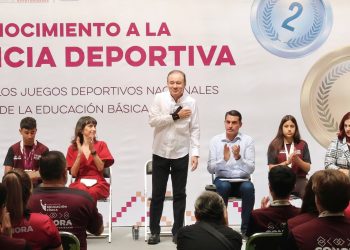 Premia Gobernador Durazo con becas a medallistas de los Juegos Deportivos Nacionales de Educación Básica
