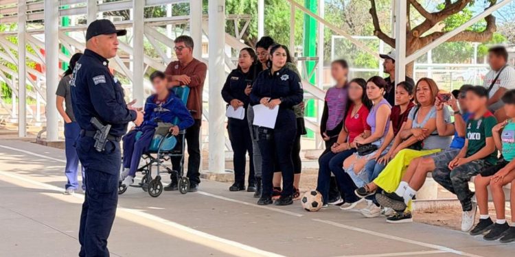 Policía Estatal en acciones para la prevención del delito en Los Olivos