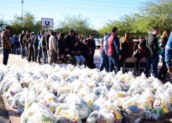 Entregó el alcalde Abraham “El Cubano” Mier apoyos alimentarios a familias de Caborca