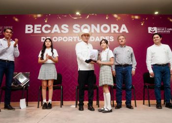 Más de medio millón de estudiantes recibirán una beca en Sonora: Durazo
