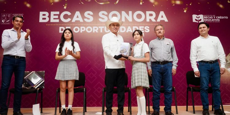 Más de medio millón de estudiantes recibirán una beca en Sonora: Durazo