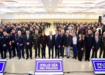 Gobernador Durazo duplica estado de fuerza con más patrullas y reconoce a policías en su día