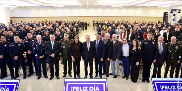Gobernador Durazo duplica estado de fuerza con más patrullas y reconoce a policías en su día