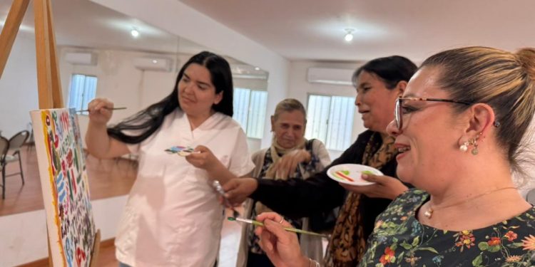 Personas adultas mayores de CEDAM Hermosillo fortalecen valores a través del arte