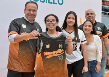 Abandera Toño Astiazarán a la selección más grande de Hermosillo que participará en la Olimpiada Nacional