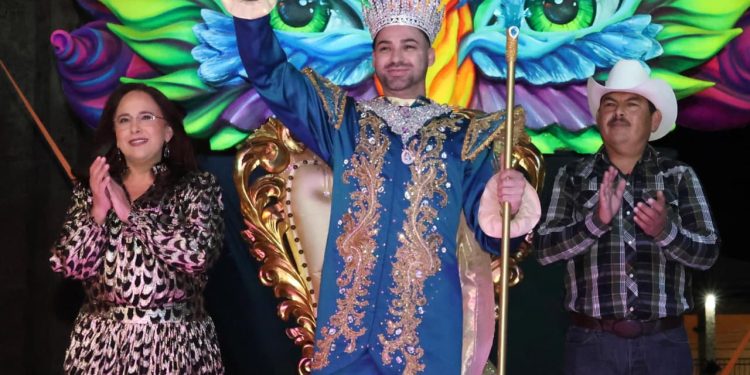 Recibe José Terán corona como rey del Carnaval Guaymas 2026 “El pueblo está de fiesta”