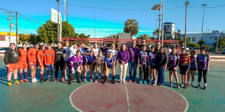 Impulsan cuadrangular de futbol femenil en Punta Arena en el marco del Día Internacional de la Mujer