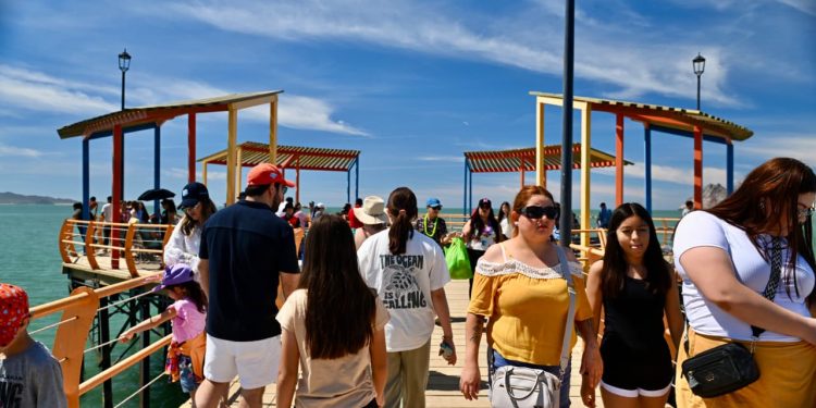 Se registra gran afluencia de vacacionistas en Bahía de Kino y zona rural en Semana Santa