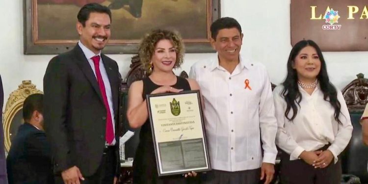En Oaxaca Presidenta Esmeralda González recibe reconocimiento por su liderazgo municipal