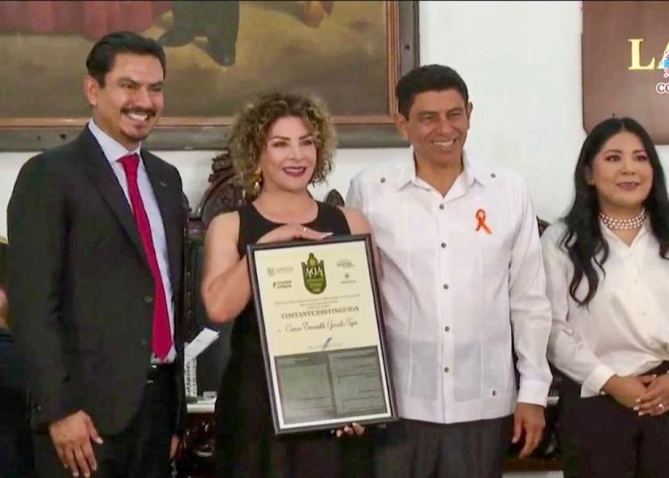 En Oaxaca Presidenta Esmeralda González recibe reconocimiento por su liderazgo municipal